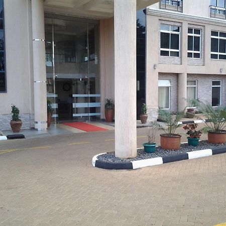 Three Steers Hotel Meru Экстерьер фото