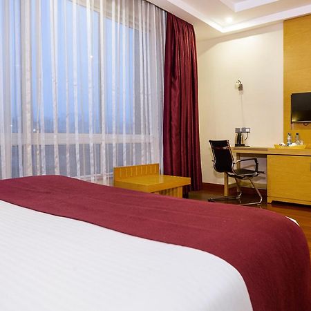 Three Steers Hotel Meru Экстерьер фото