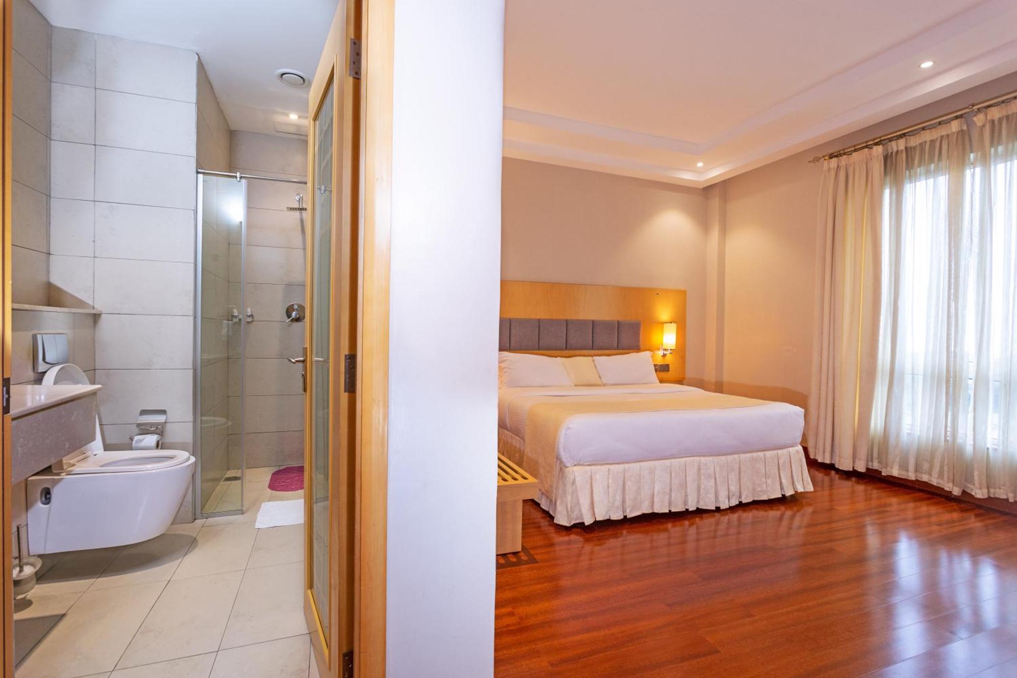 Three Steers Hotel Meru Экстерьер фото