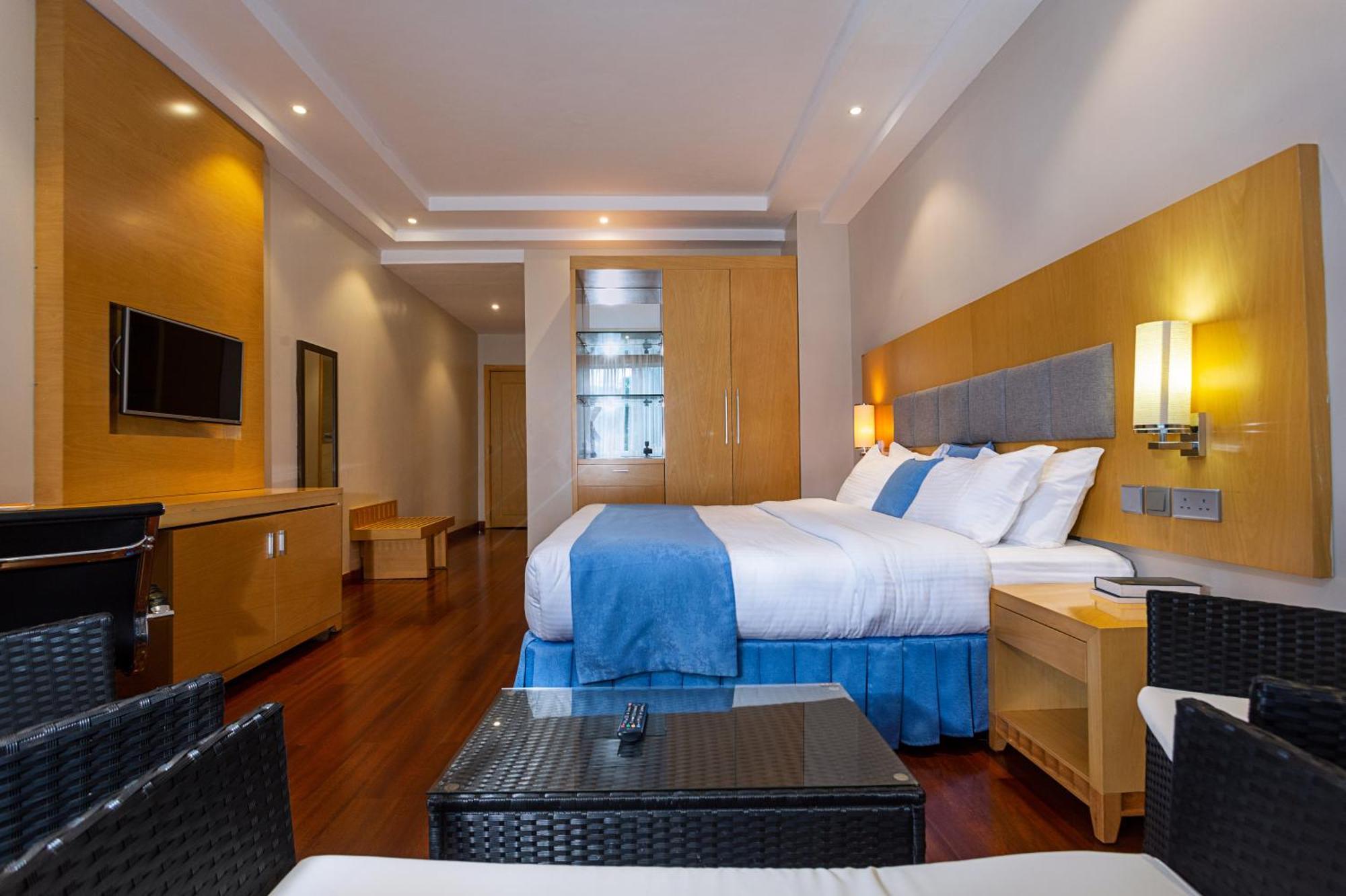 Three Steers Hotel Meru Экстерьер фото