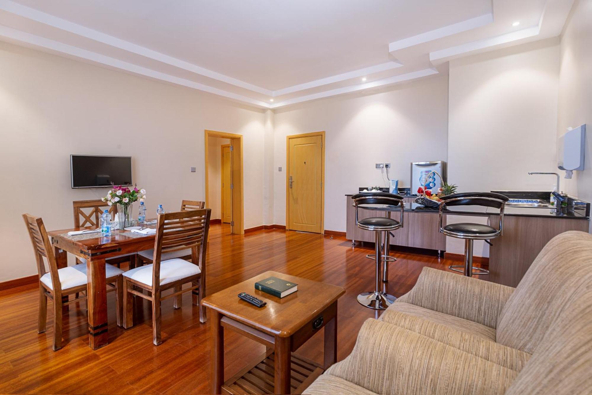 Three Steers Hotel Meru Экстерьер фото