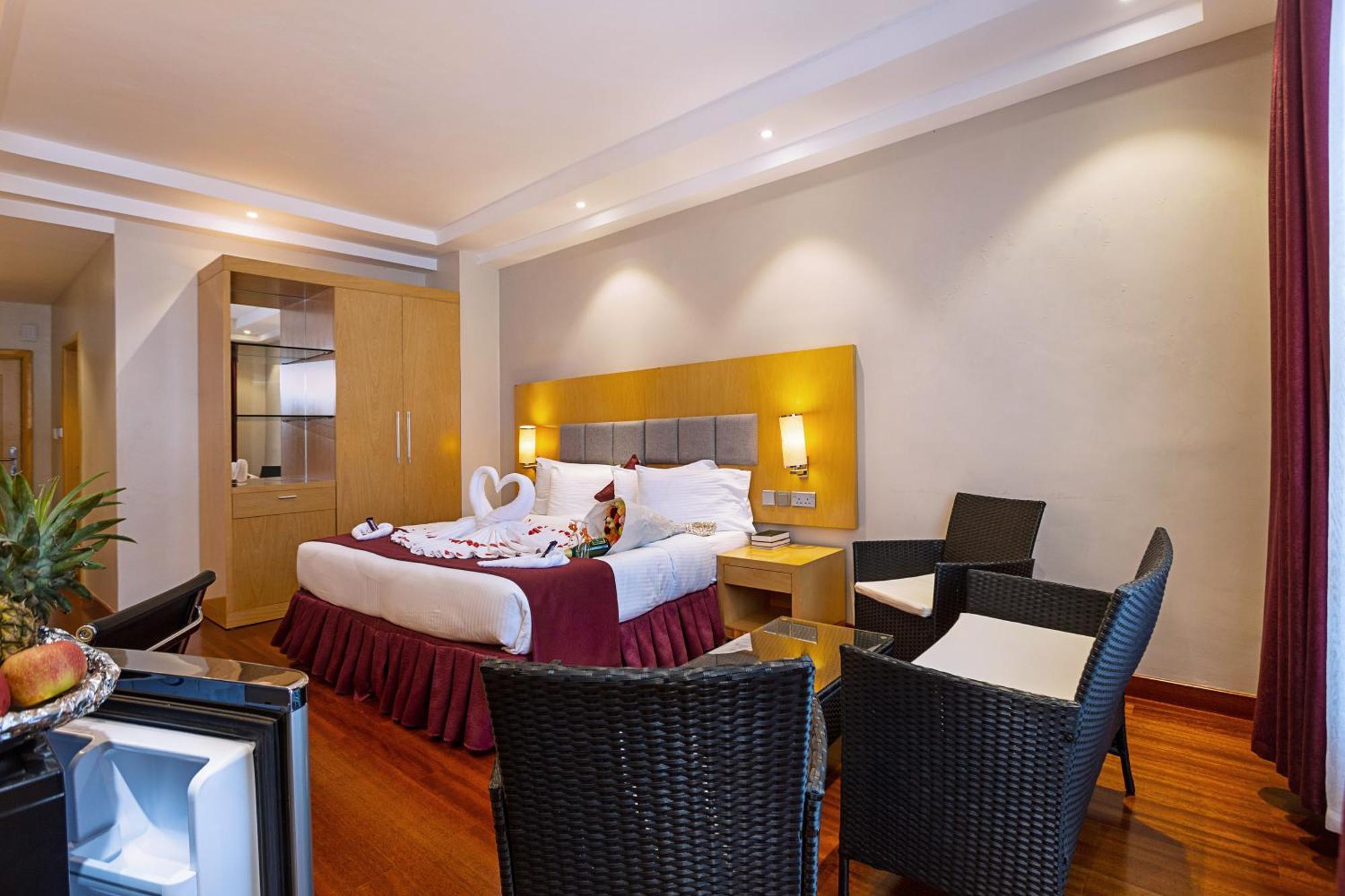 Three Steers Hotel Meru Экстерьер фото