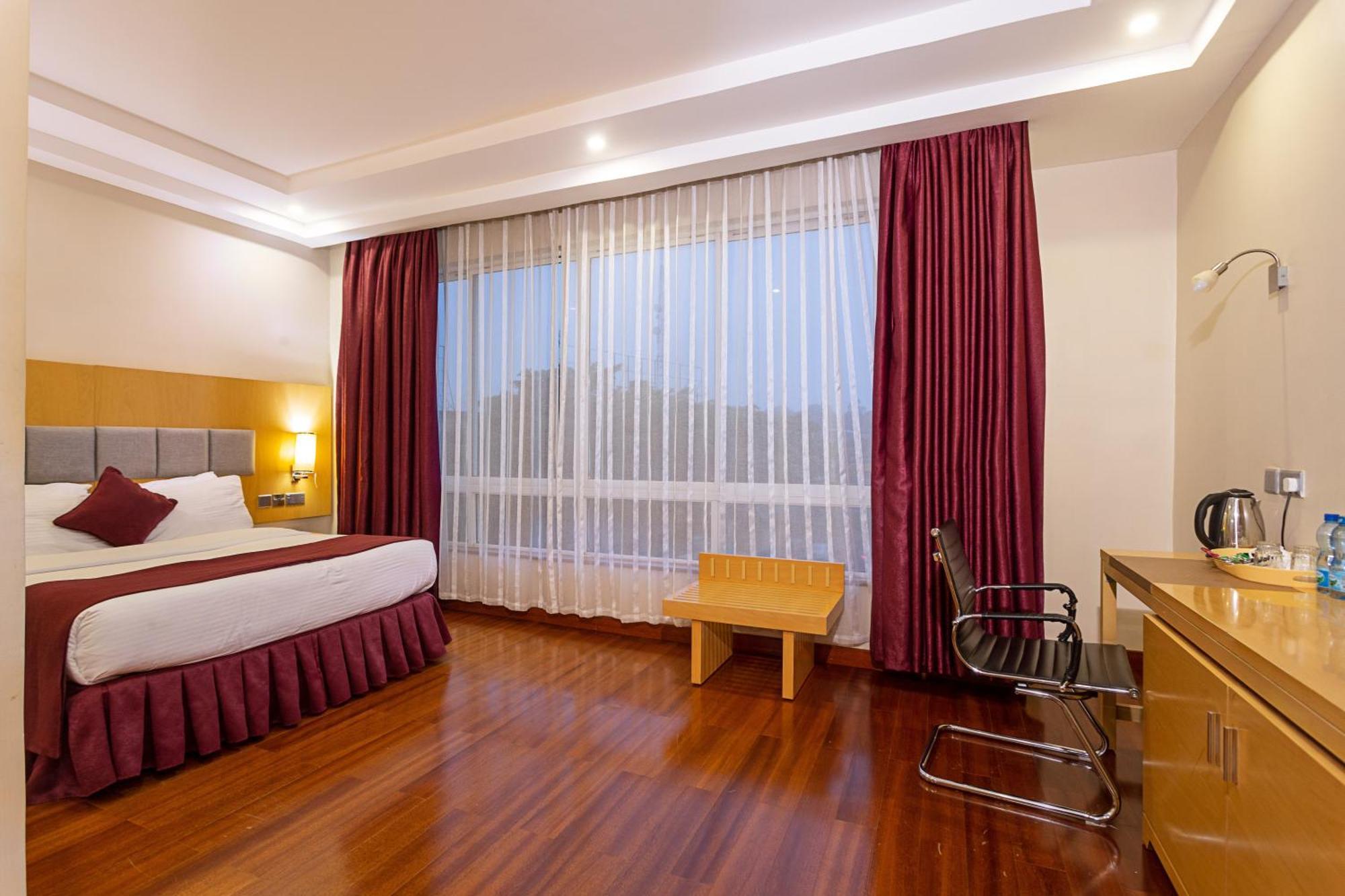 Three Steers Hotel Meru Экстерьер фото