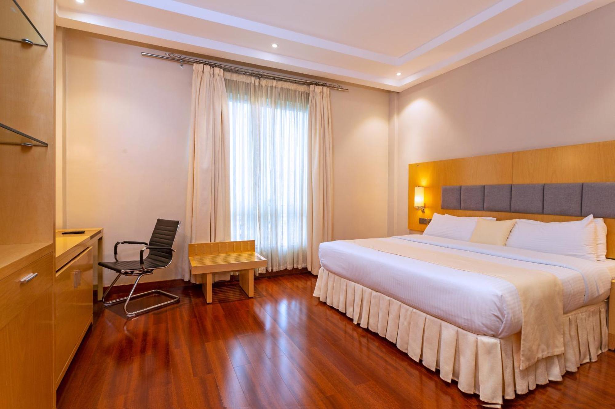 Three Steers Hotel Meru Экстерьер фото