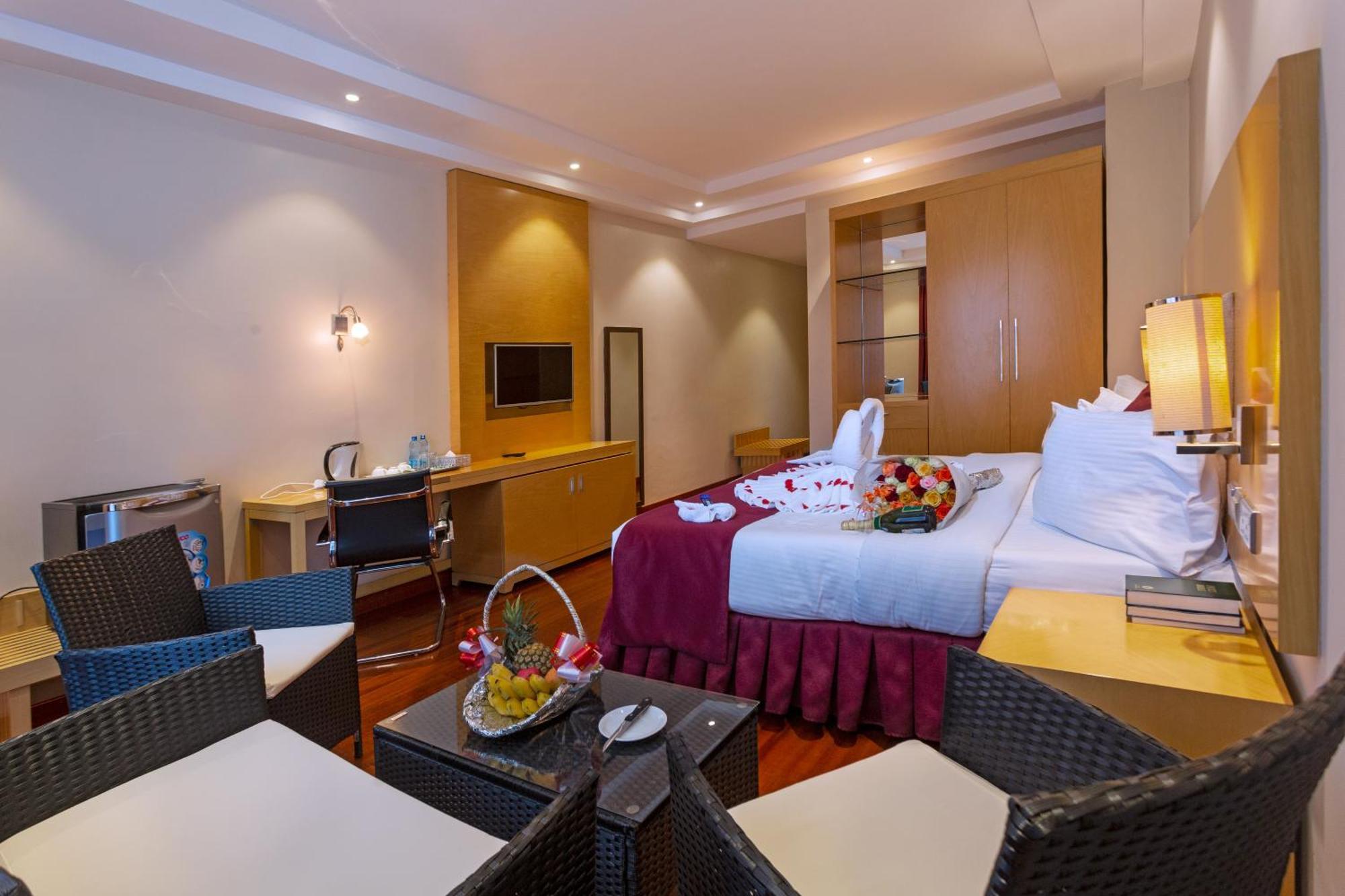 Three Steers Hotel Meru Экстерьер фото