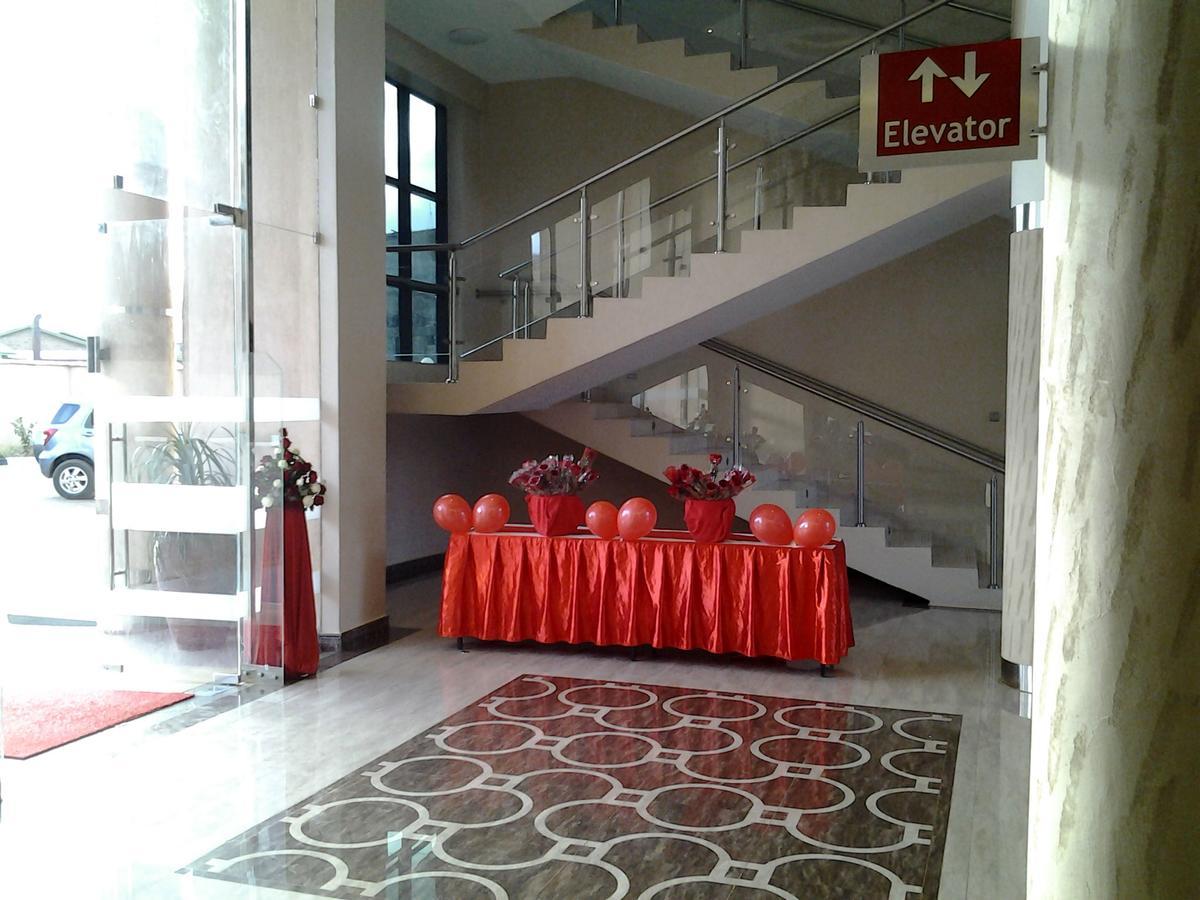 Three Steers Hotel Meru Экстерьер фото