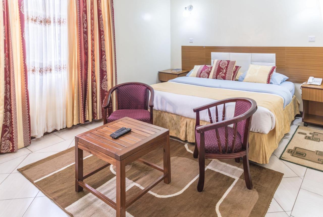 Three Steers Hotel Meru Экстерьер фото